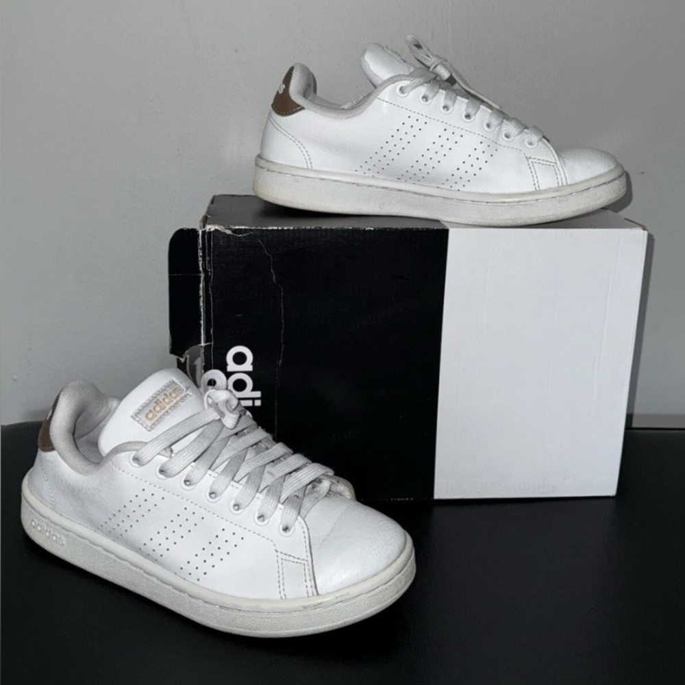 Adidas Womens size 6 Cloudfoam Advantage White Casual used Shoes Sneakers